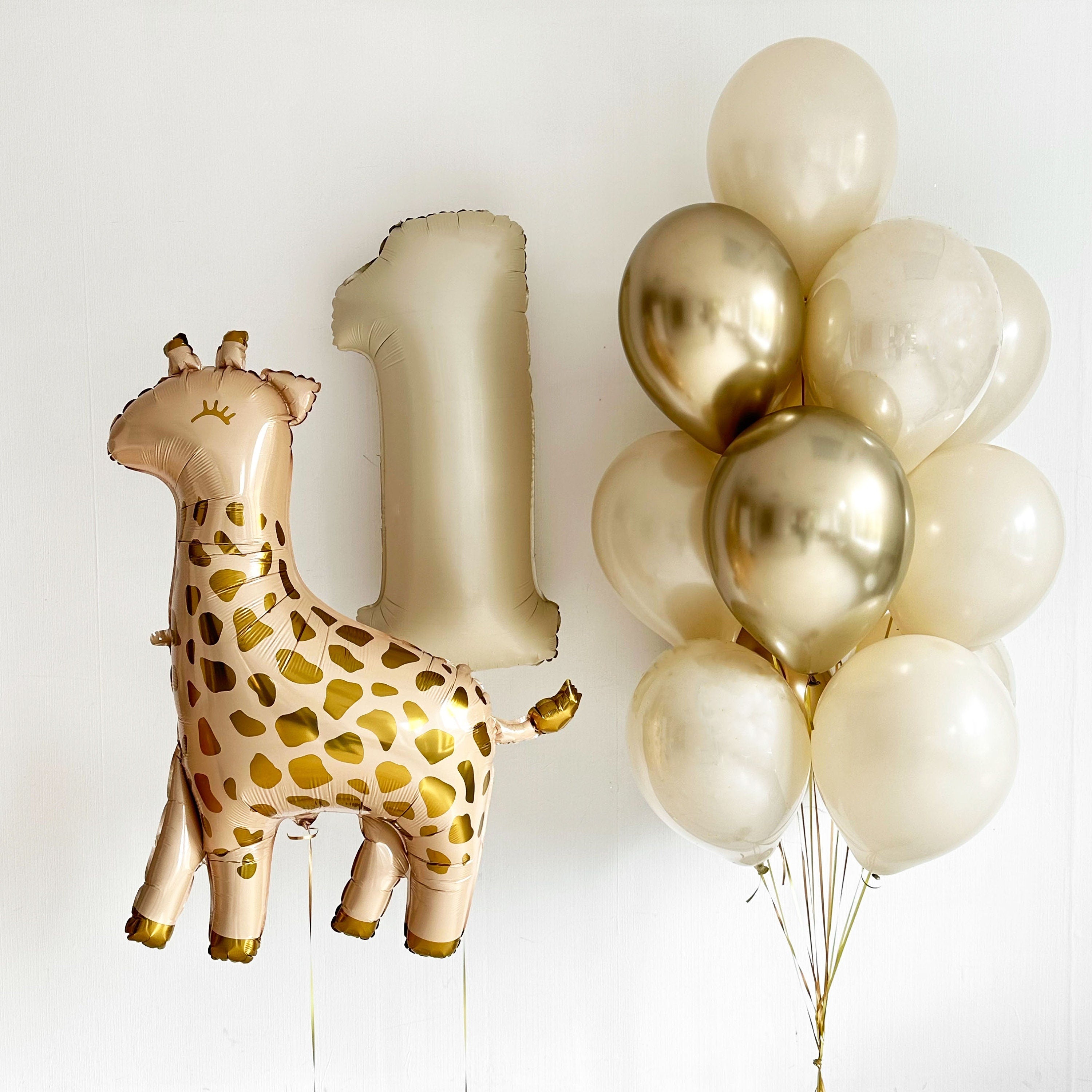 Adorable Giraffe and Number Balloon Set - Perfect for First Birthdays and Jungle Theme Parties